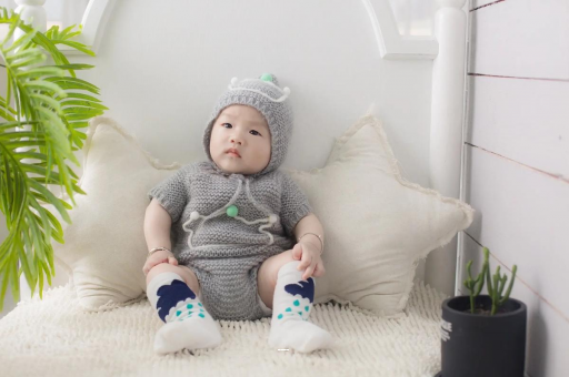 岑溪宝宝揉眼睛是怎么回事